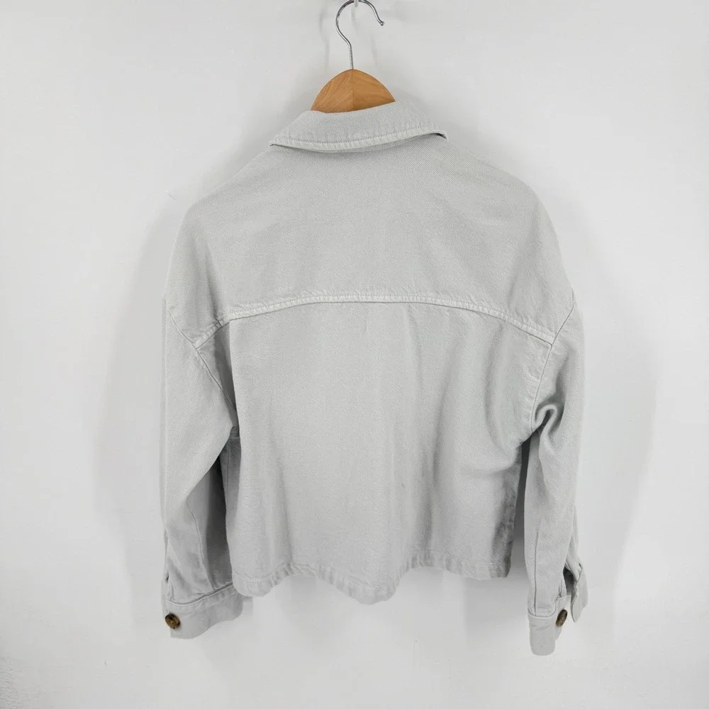 Zara Denim Jacket Light Gray Medium Cropped Utility Button Front‎ Shacket